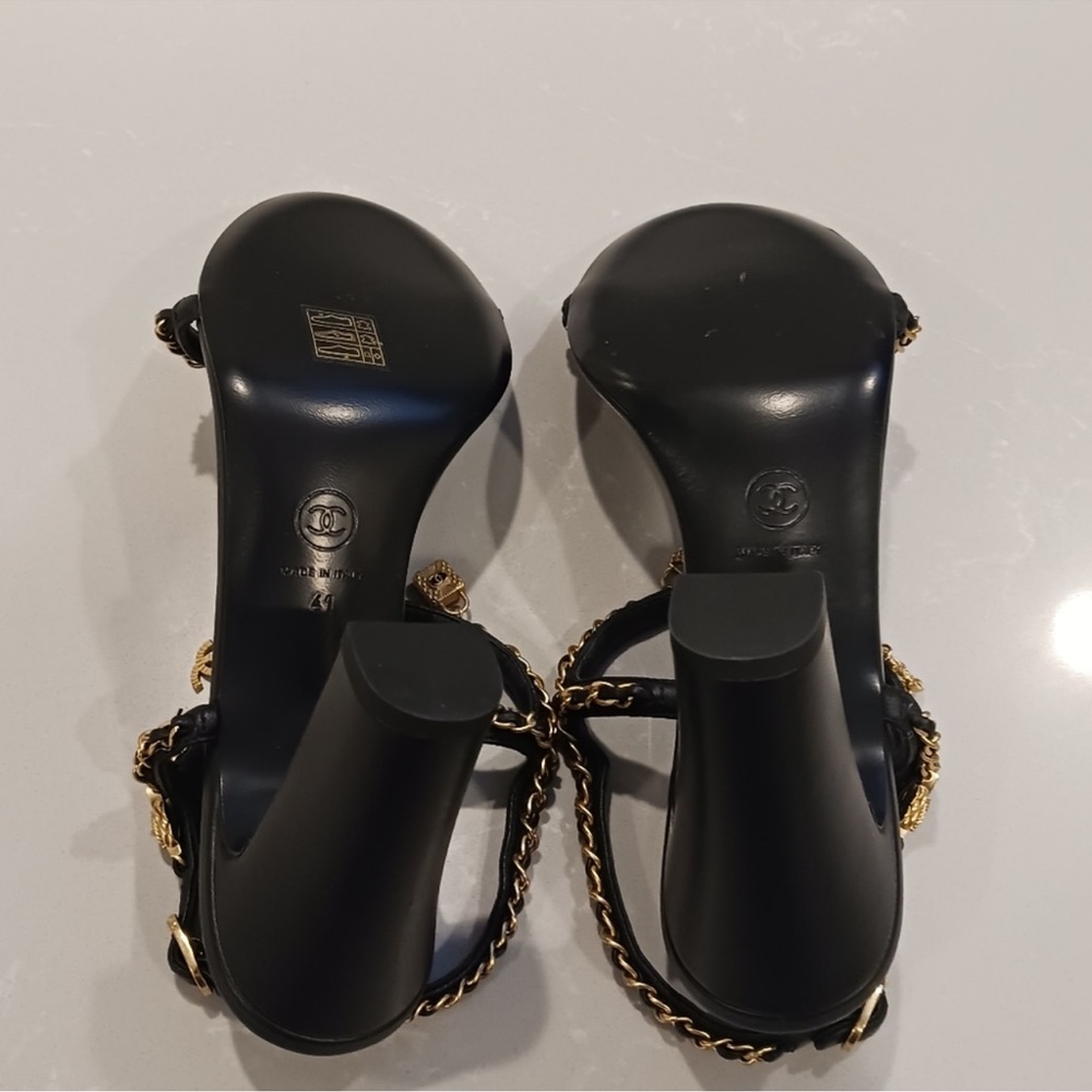 CHANEL New Interlocking Black T-strap Sandals - Picture 5 of 13